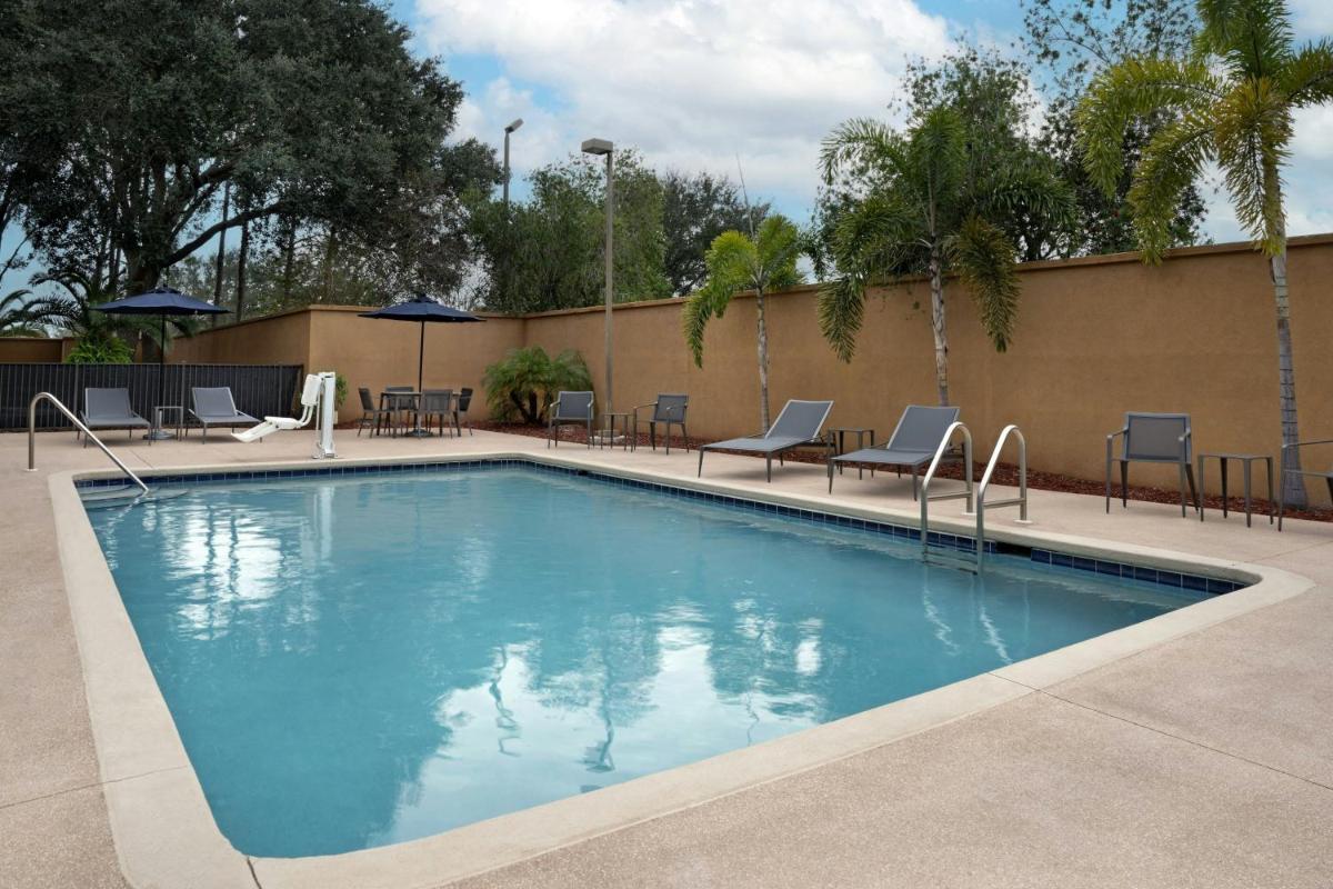 Courtyard by Marriott Lakeland - image 4