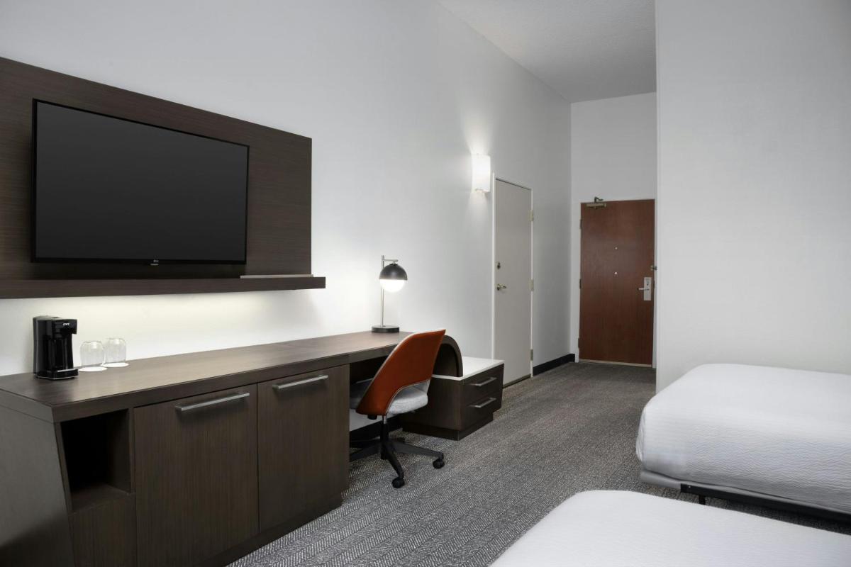 Courtyard by Marriott Lakeland - image 5