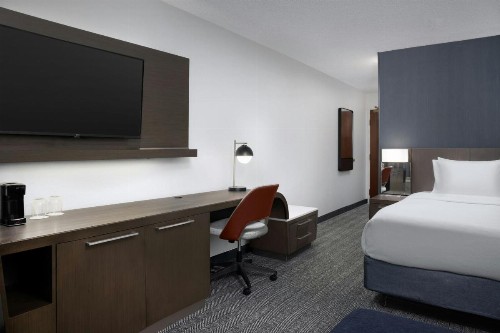 Courtyard by Marriott Lakeland - image 9