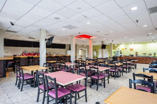 Quality Inn Lakeland North - image 24