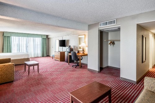 Quality Inn Lakeland North - image 5