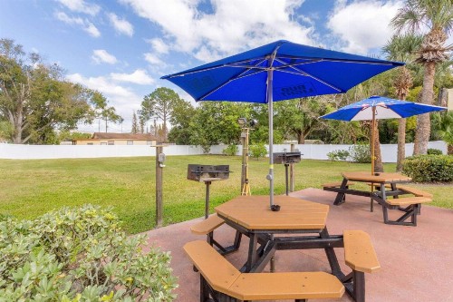 Howard Johnson by Wyndham Lakeland - image 21