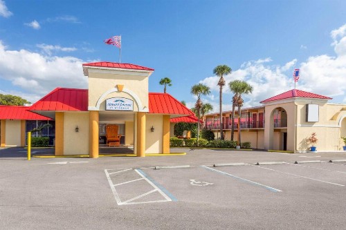 Howard Johnson by Wyndham Lakeland - image 25