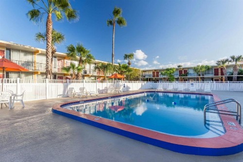 Howard Johnson by Wyndham Lakeland - image 28