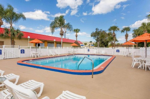 Howard Johnson by Wyndham Lakeland - image 29