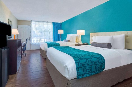 Howard Johnson by Wyndham Lakeland - image 30
