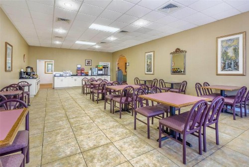 Howard Johnson by Wyndham Lakeland - image 33