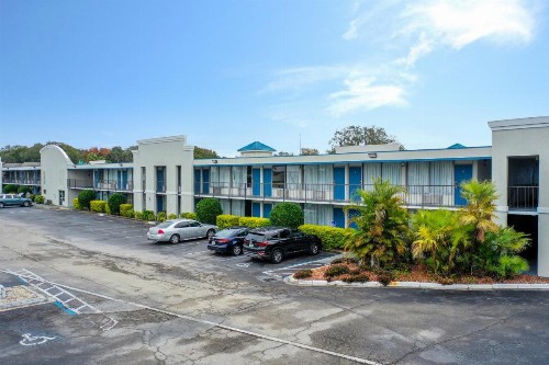 Stayable Suites Lakeland - image 3