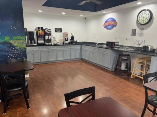 Baymont by Wyndham Lakeland - image 15
