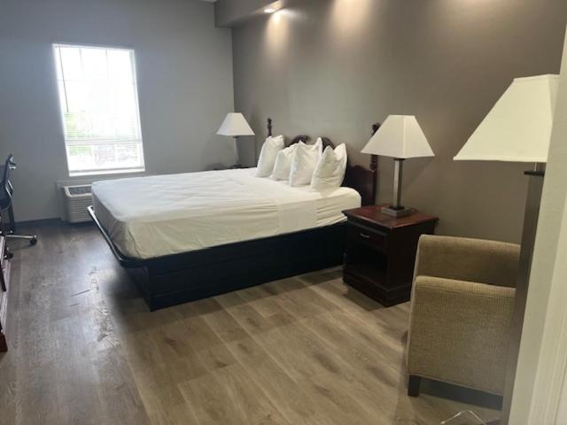 Baymont by Wyndham Lakeland - image 5