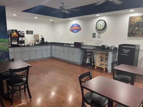 Baymont by Wyndham Lakeland - image 6