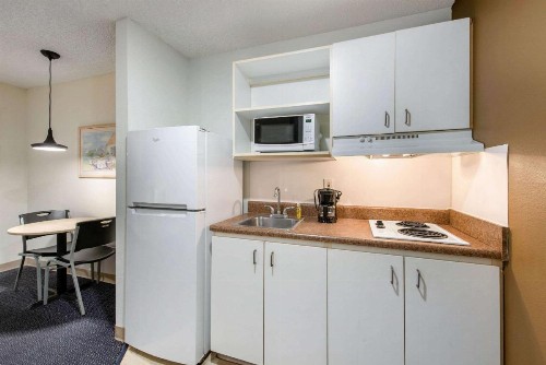 Suburban Extended Stay Hotel Lakeland North I-4 - image 12