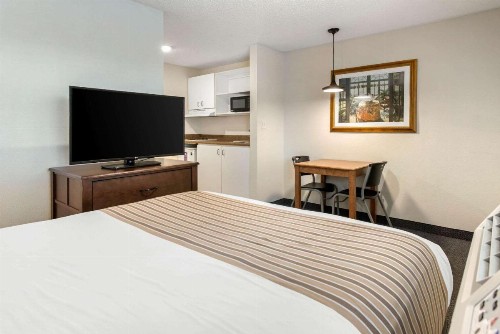 Suburban Extended Stay Hotel Lakeland North I-4 - image 14