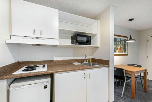 Suburban Extended Stay Hotel Lakeland North I-4 - image 15