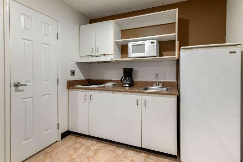 Suburban Extended Stay Hotel Lakeland North I-4 - image 20
