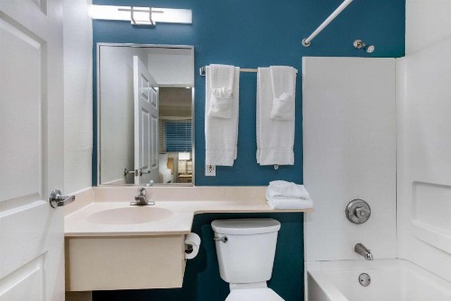 Suburban Extended Stay Hotel Lakeland North I-4 - image 3