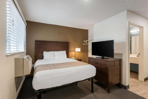 Suburban Extended Stay Hotel Lakeland North I-4 - image 4