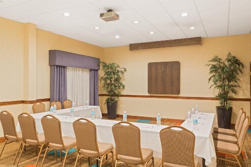Holiday Inn Express & Suites Lakeland North I-4 an IHG Hotel - image 46