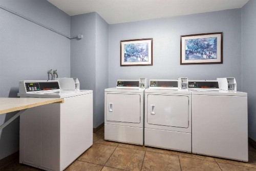 Travelodge by Wyndham Lakeland - image 10