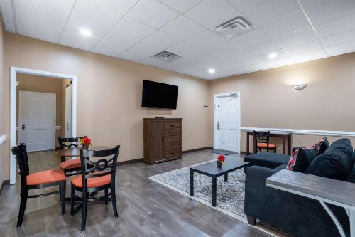 Travelodge by Wyndham Lakeland - image 2