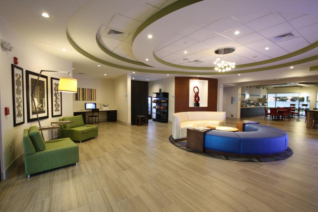 Holiday Inn Express & Suites Lakeland South an IHG Hotel - image 2