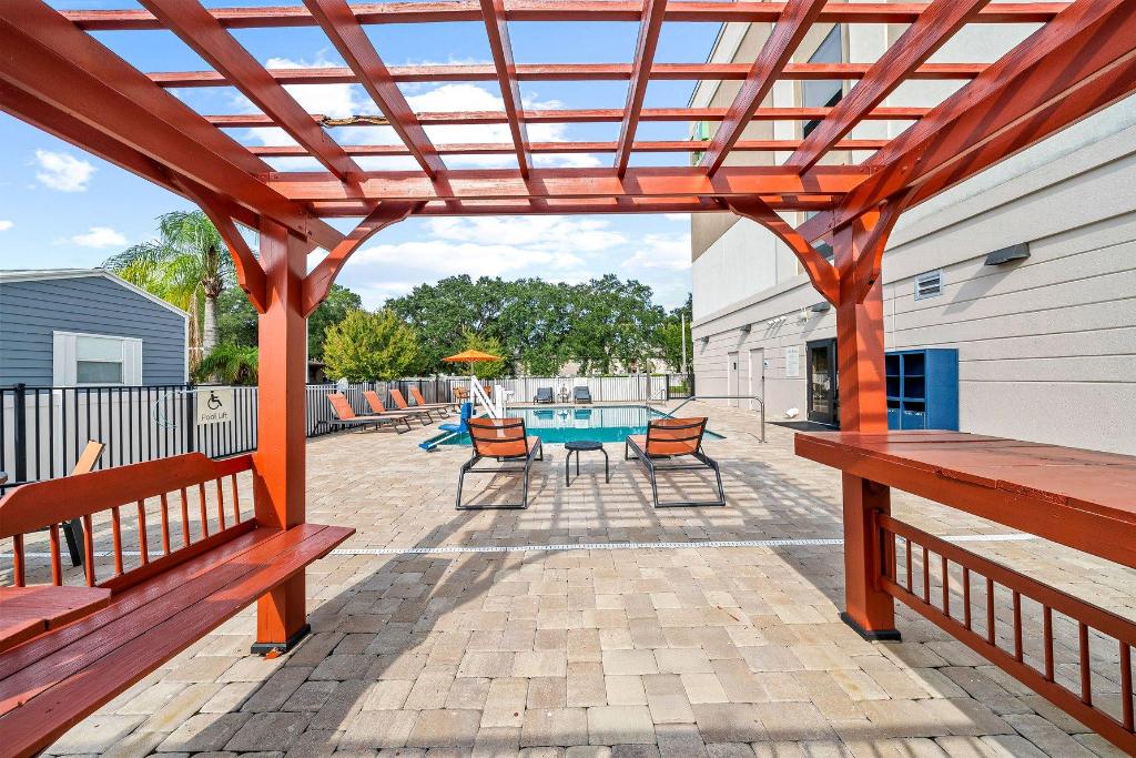 Holiday Inn Express & Suites Lakeland South an IHG Hotel - image 6