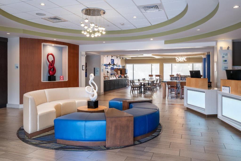 Holiday Inn Express & Suites Lakeland South an IHG Hotel - image 7