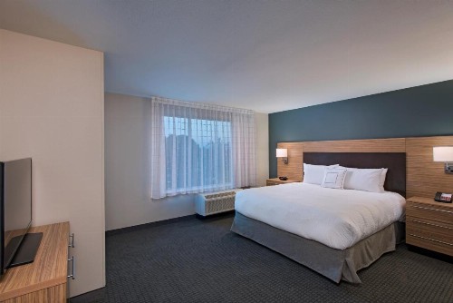 TownePlace Suites by Marriott Lakeland - image 10