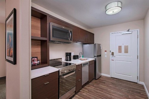 TownePlace Suites by Marriott Lakeland - image 11