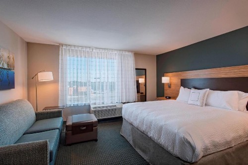 TownePlace Suites by Marriott Lakeland - image 27