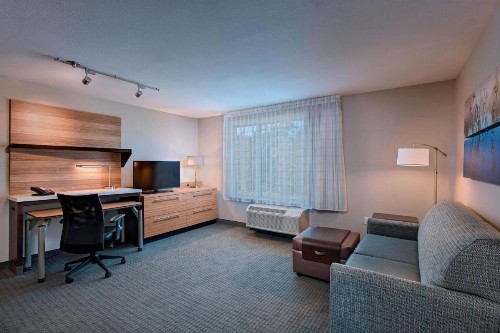 TownePlace Suites by Marriott Lakeland - image 6