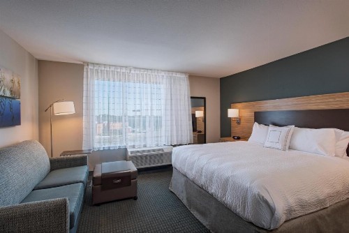 TownePlace Suites by Marriott Lakeland - image 9