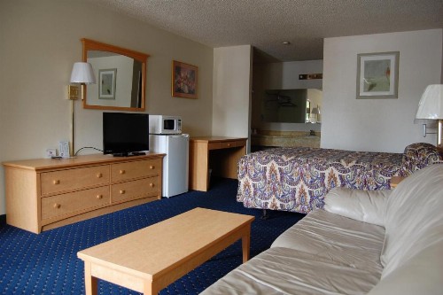 Western Inn Lakewood - image 11