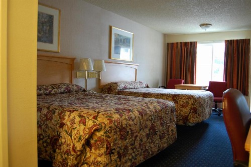 Western Inn Lakewood - image 14