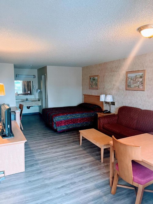 Western Inn Lakewood - image 21