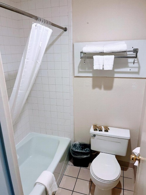 Western Inn Lakewood - image 22