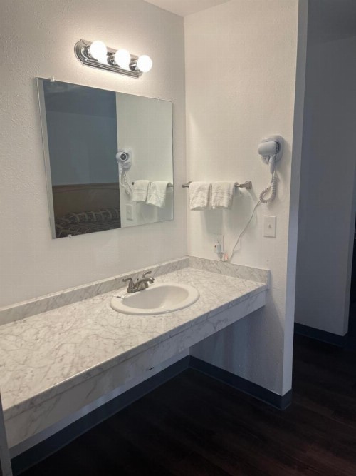 Western Inn Lakewood - image 23