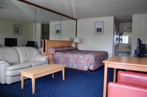 Western Inn Lakewood - image 3