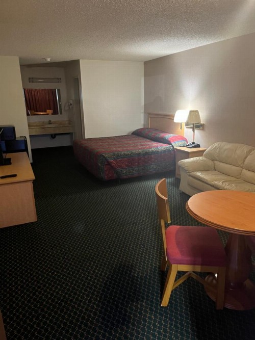 Western Inn Lakewood - image 33