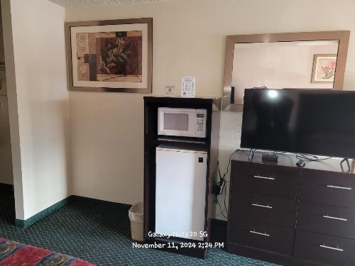 Western Inn Lakewood - image 39