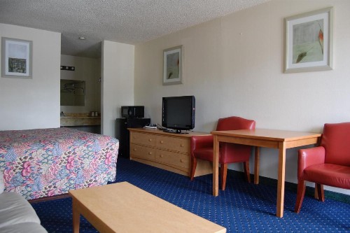 Western Inn Lakewood - image 4