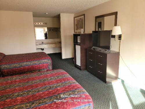 Western Inn Lakewood - image 41