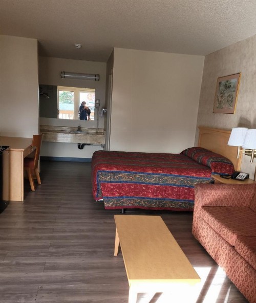 Western Inn Lakewood - image 43