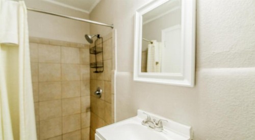Westerner Motel - image 11