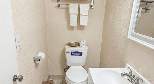 Westerner Motel - image 12