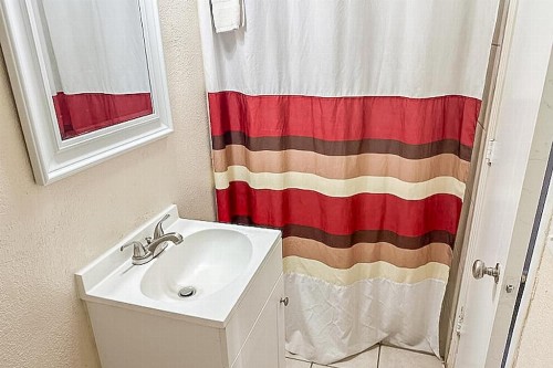 Westerner Motel - image 17