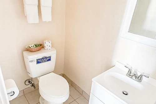 Westerner Motel - image 22