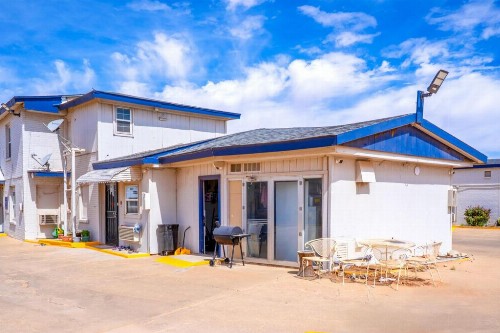 Westerner Motel - image 3