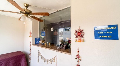 Westerner Motel - image 7