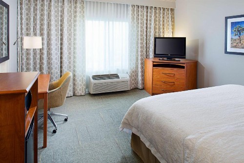 Hampton Inn & Suites Lancaster - image 24